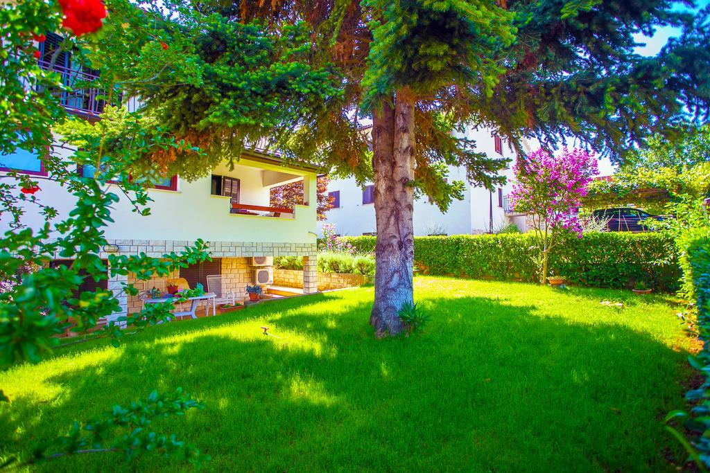 Apartment Pinia Poreč Extérieur photo